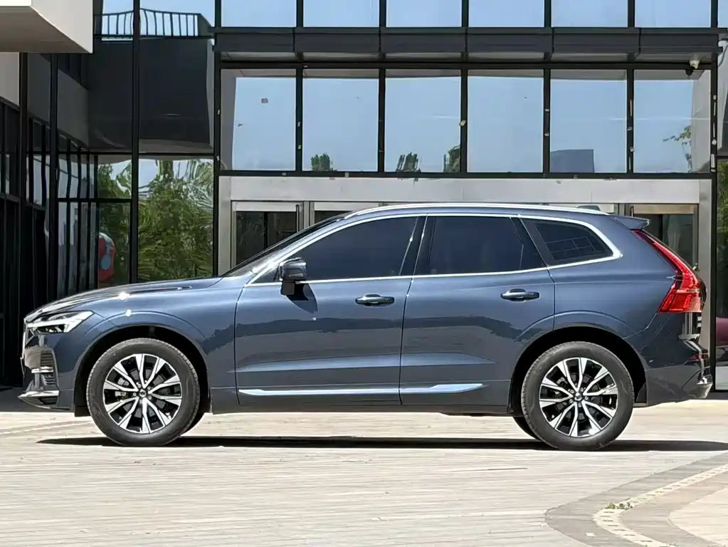 Volvo XC60 2022 — фото 7