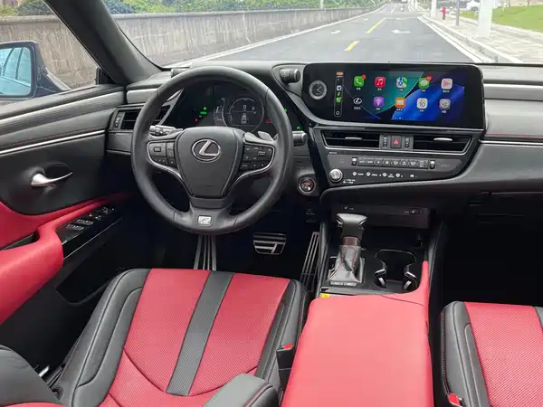 Lexus ES 2022