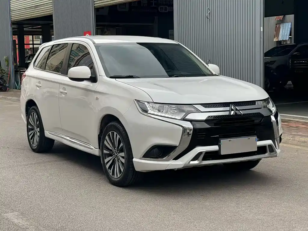 Mitsubishi Outlander 2022