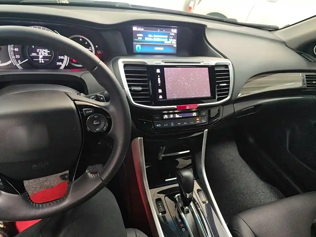 Honda Accord 2017 — фото 10