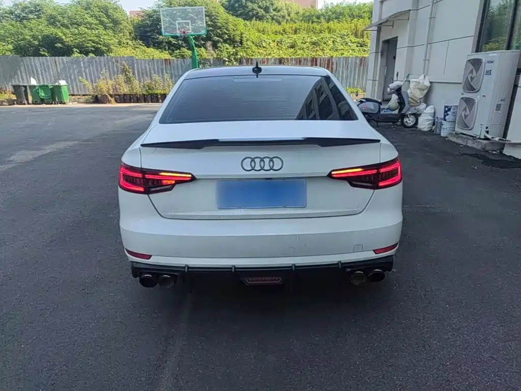 Audi A4L 2018