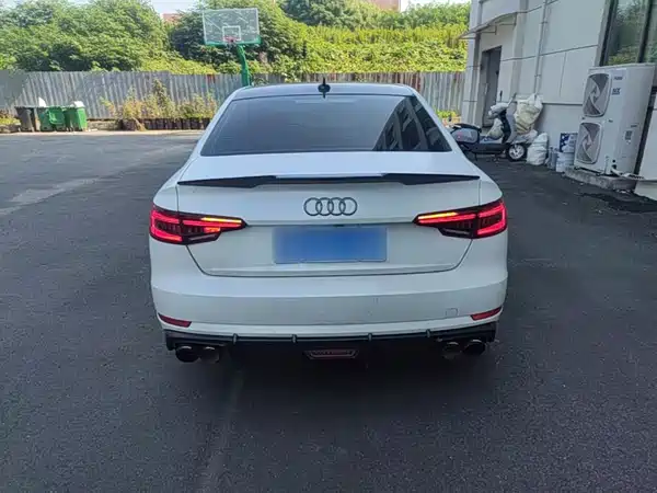 Audi A4L 2018