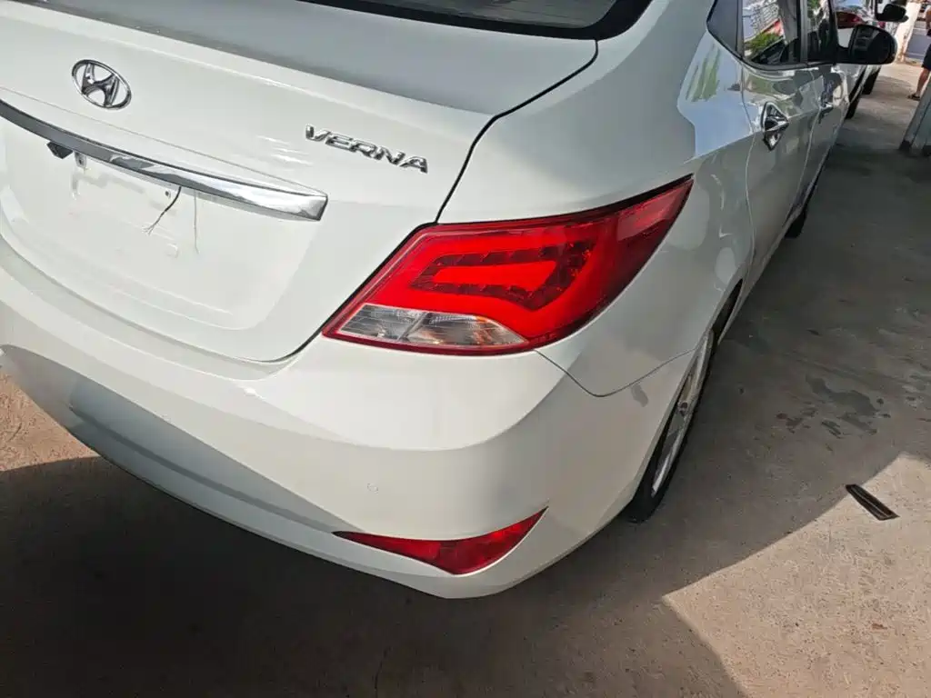 Hyundai Accent 2015 — фото 8
