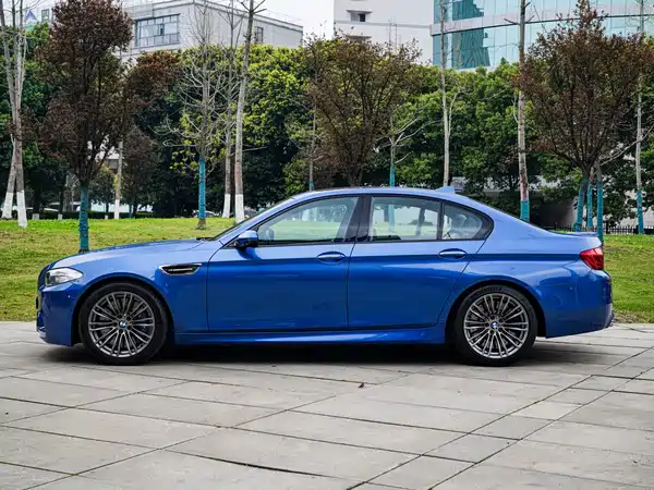 BMW M5 2012