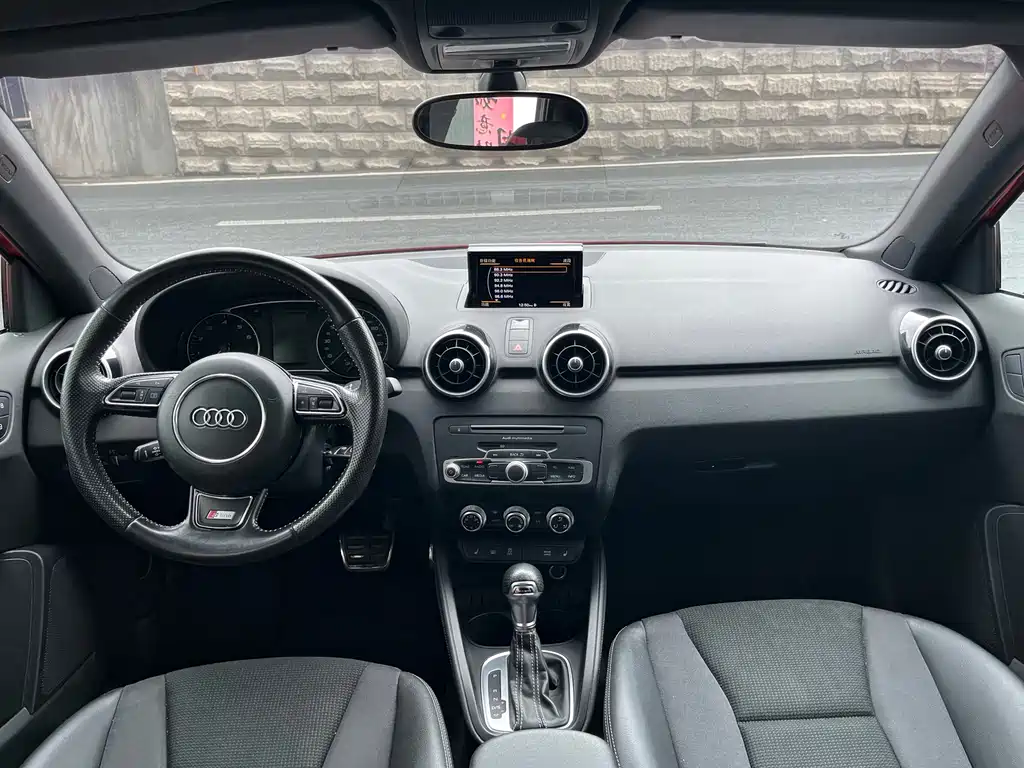 Audi A1 2016 — фото 12