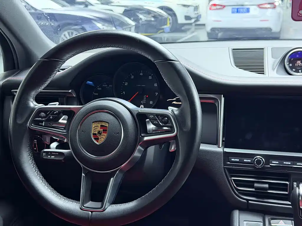 Porsche Macan 2018 — фото 10