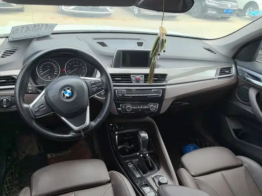 BMW X1 2017 — фото 12