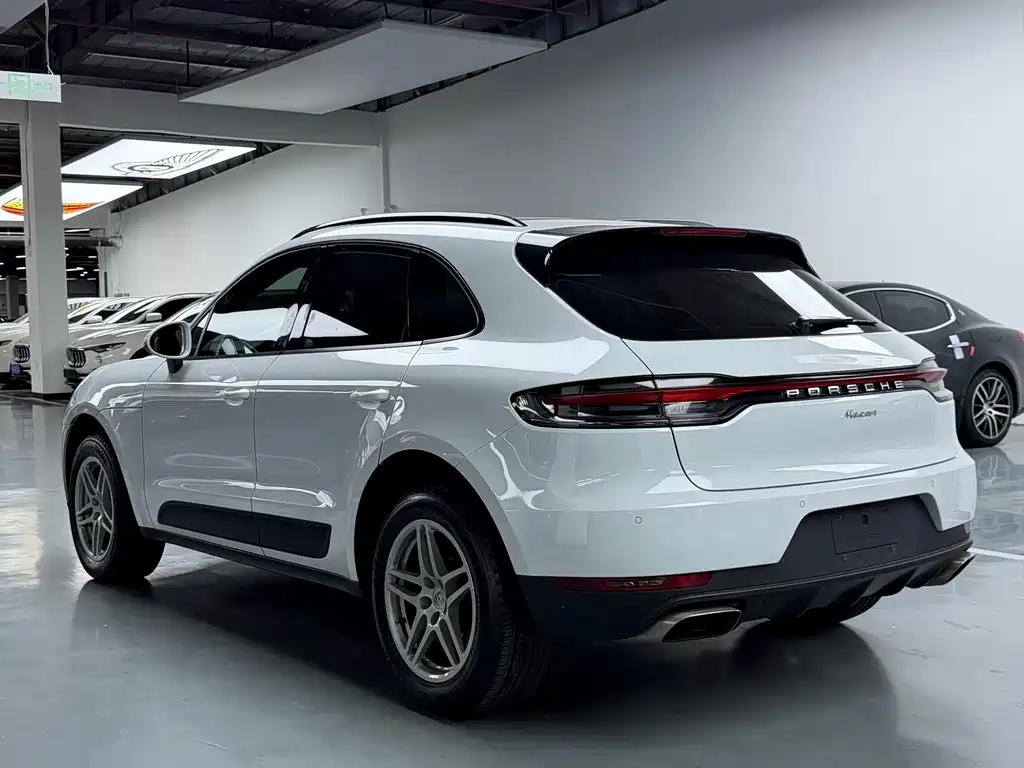 Porsche Macan 2018 — фото 18