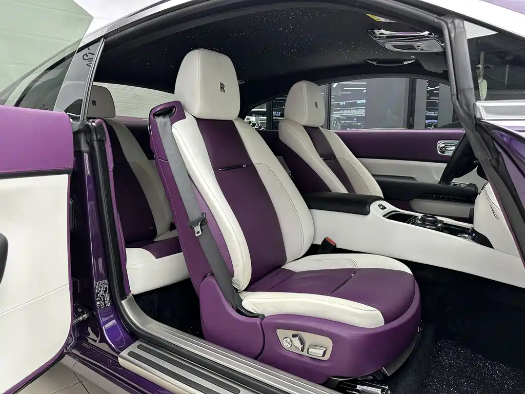 Rolls-Royce Phantom 2020 — фото 12
