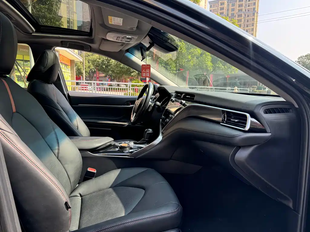 Toyota Camry 2019 — фото 8
