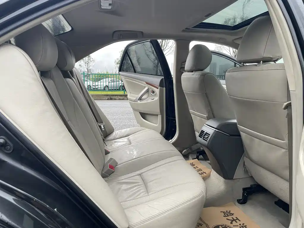 Toyota Camry 2015 — фото 11