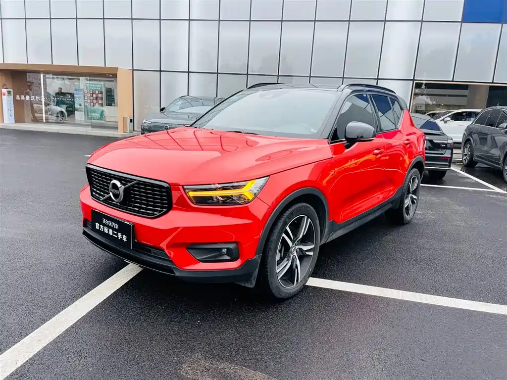 Volvo XC40 2019 — фото 1