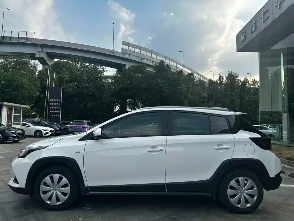 Toyota Yaris L 2021 — фото 6
