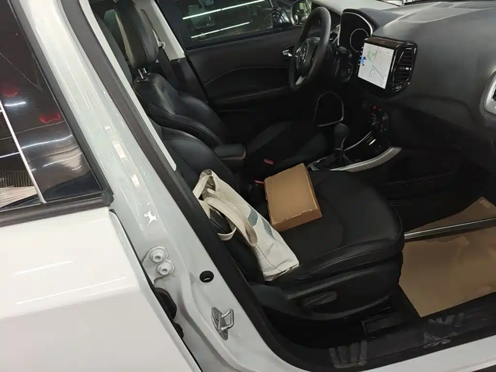 Jeep Compass 2020 — фото 25