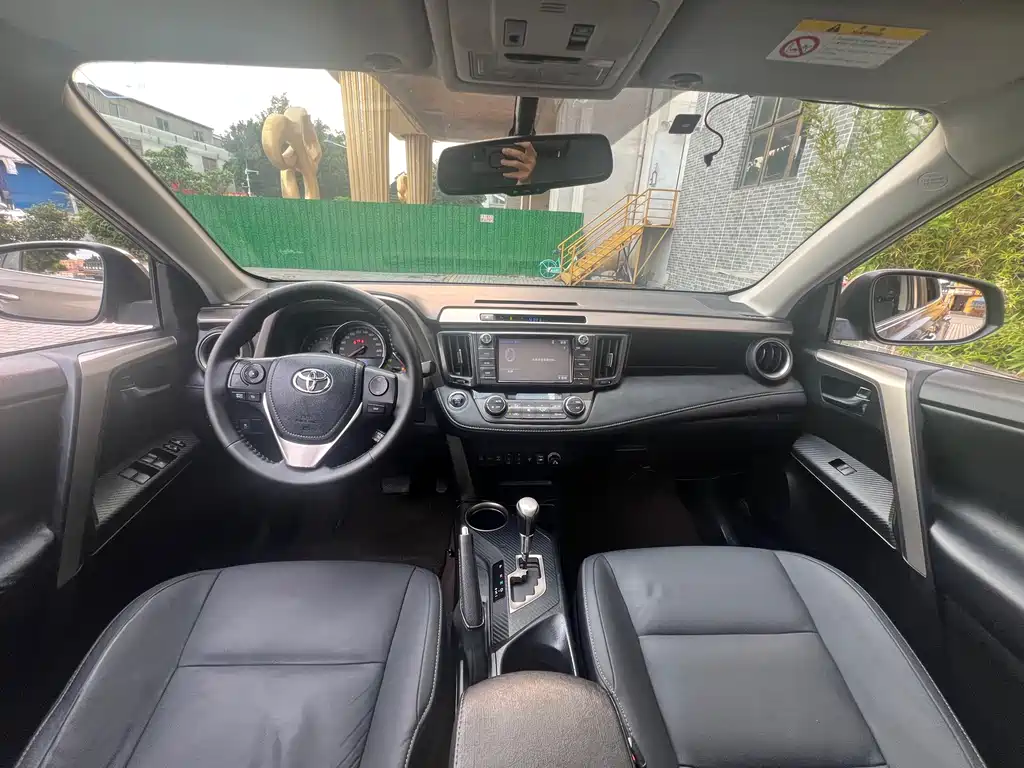 Toyota RAV4 2015 — фото 16