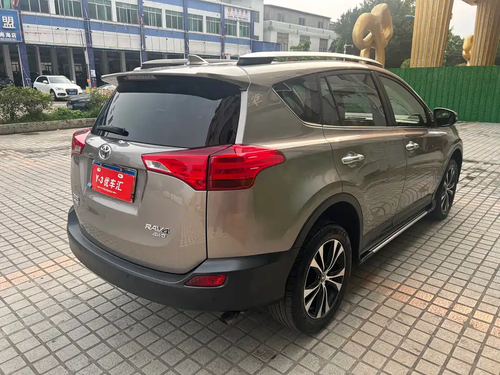 Toyota RAV4 2015 — фото 26