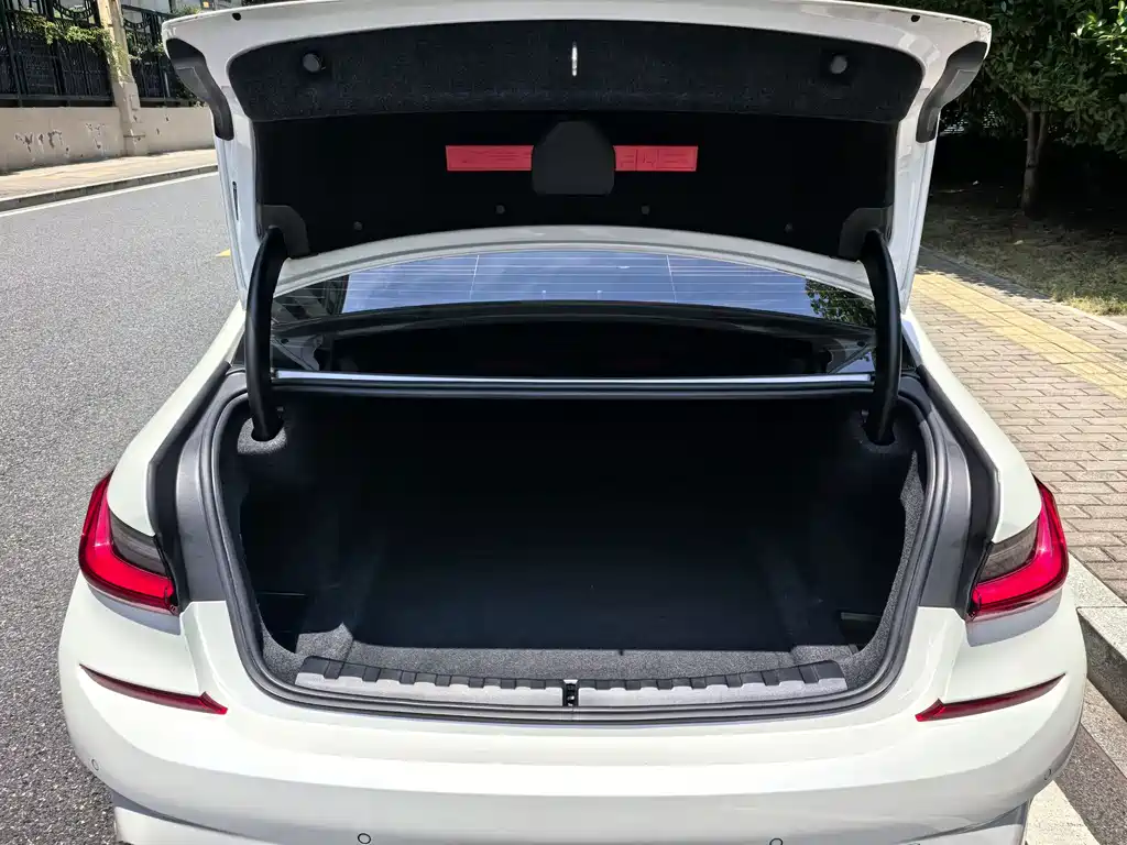 BMW 3 Series 2021 — фото 13