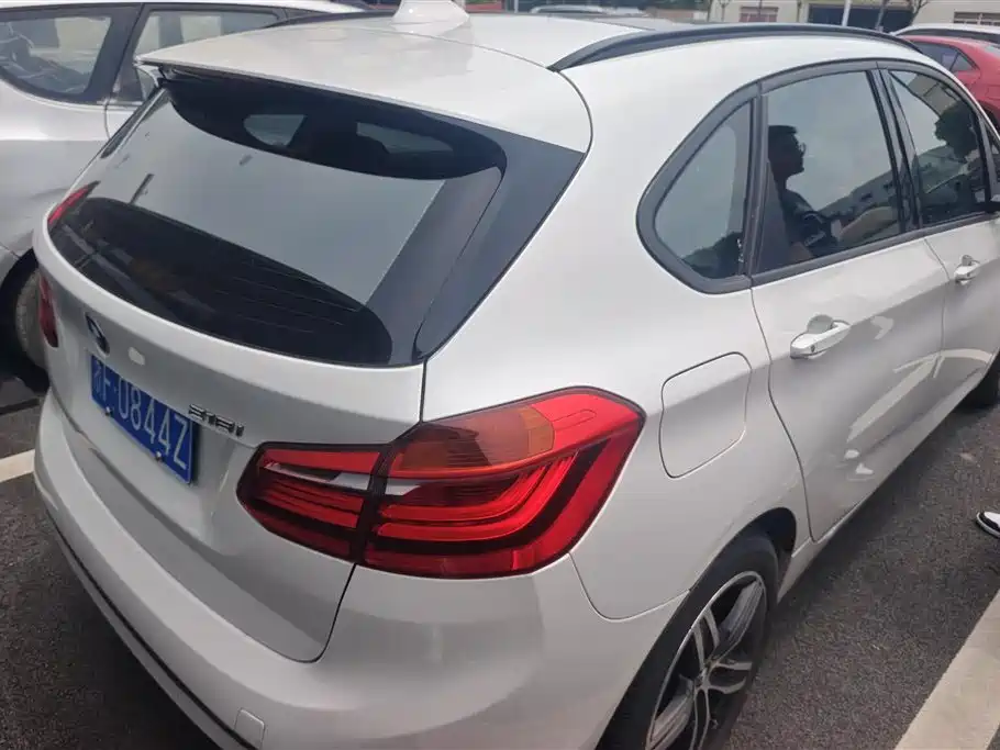 BMW 2 Series Active Tourer 2017 — фото 3