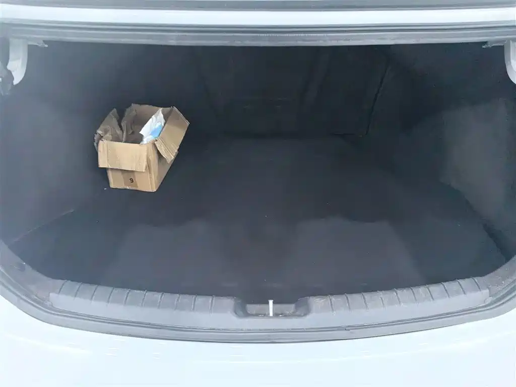 Hyundai Elantra 2019 — фото 9
