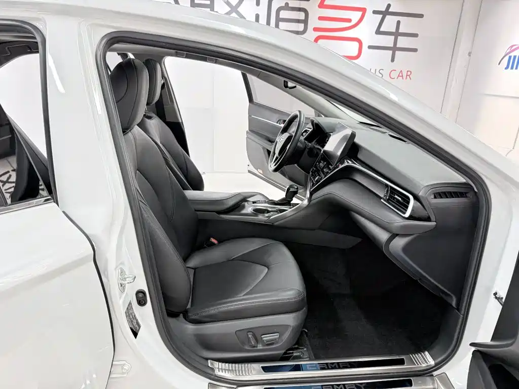 Toyota Camry 2022 — фото 16