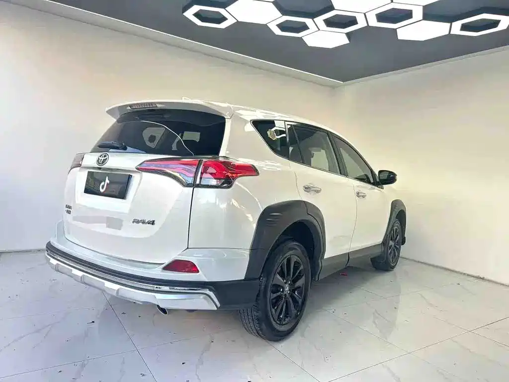 Toyota RAV4 2019 — фото 7
