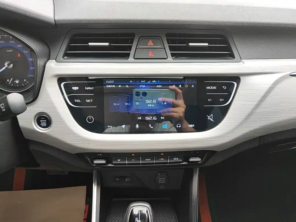 Geely Vision X3 2020 — фото 13