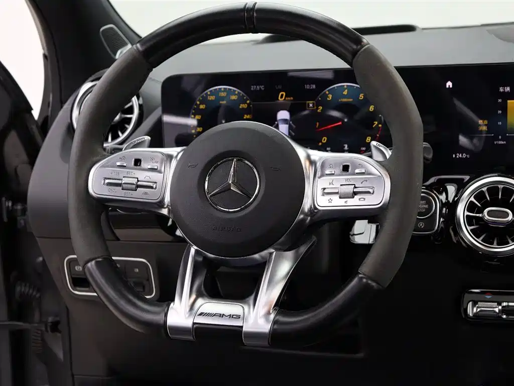 Mercedes-Benz GLA AMG 2021 — фото 15