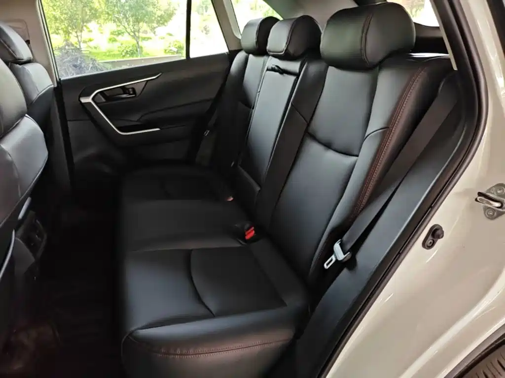 Toyota RAV4 2025 — фото 13