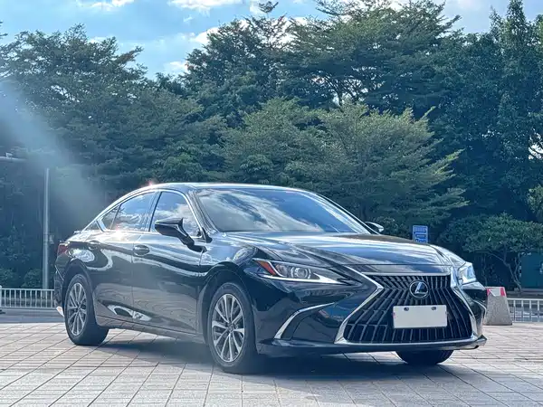 Lexus ES 2024