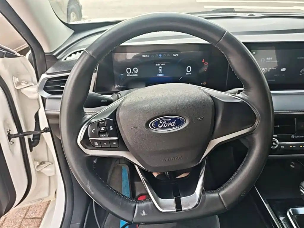 Ford Escort 2021 — фото 11