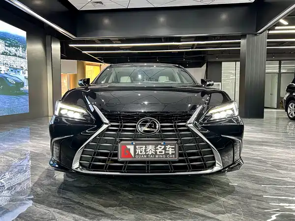 Lexus ES 2025
