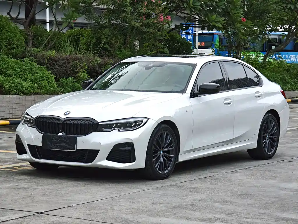 BMW 3 Series 2019 — фото 1