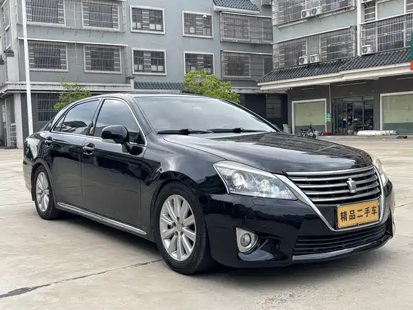 Toyota Crown 2012