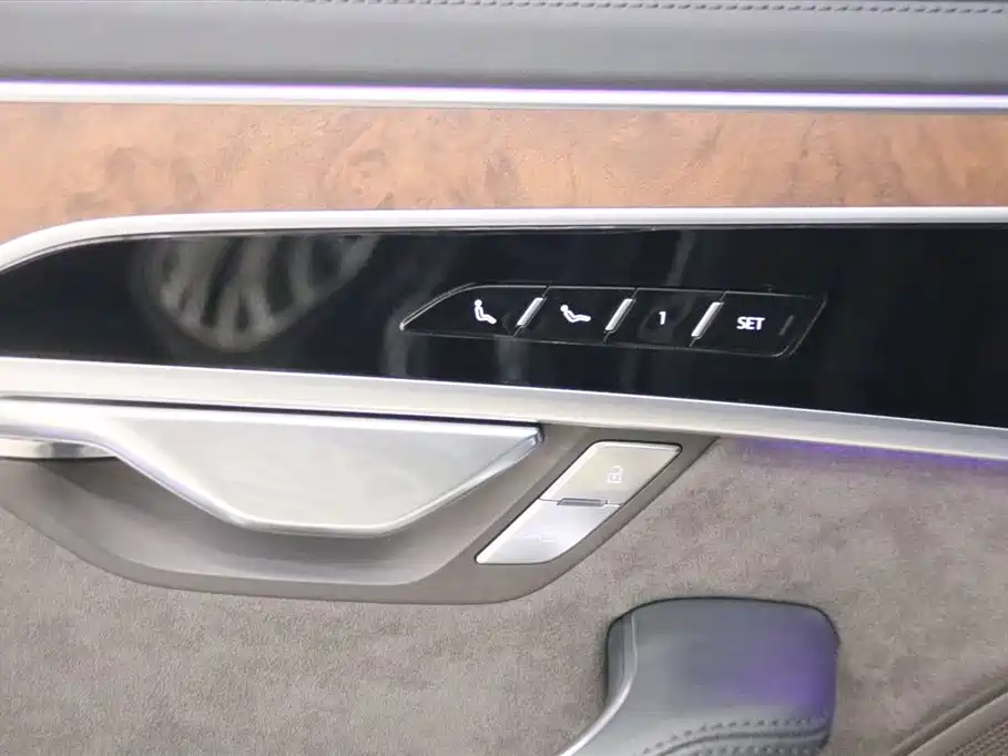 Audi A8 2020 — фото 19