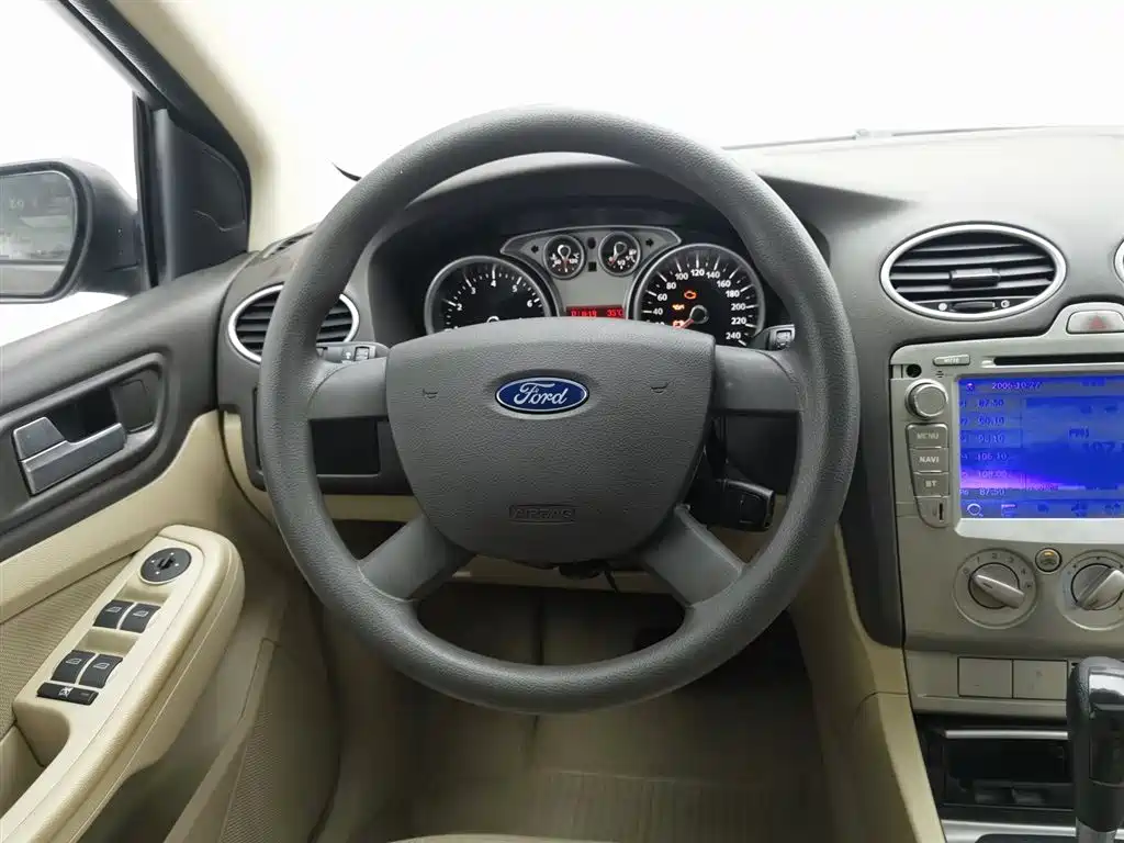 Ford Focus 2014 — фото 11