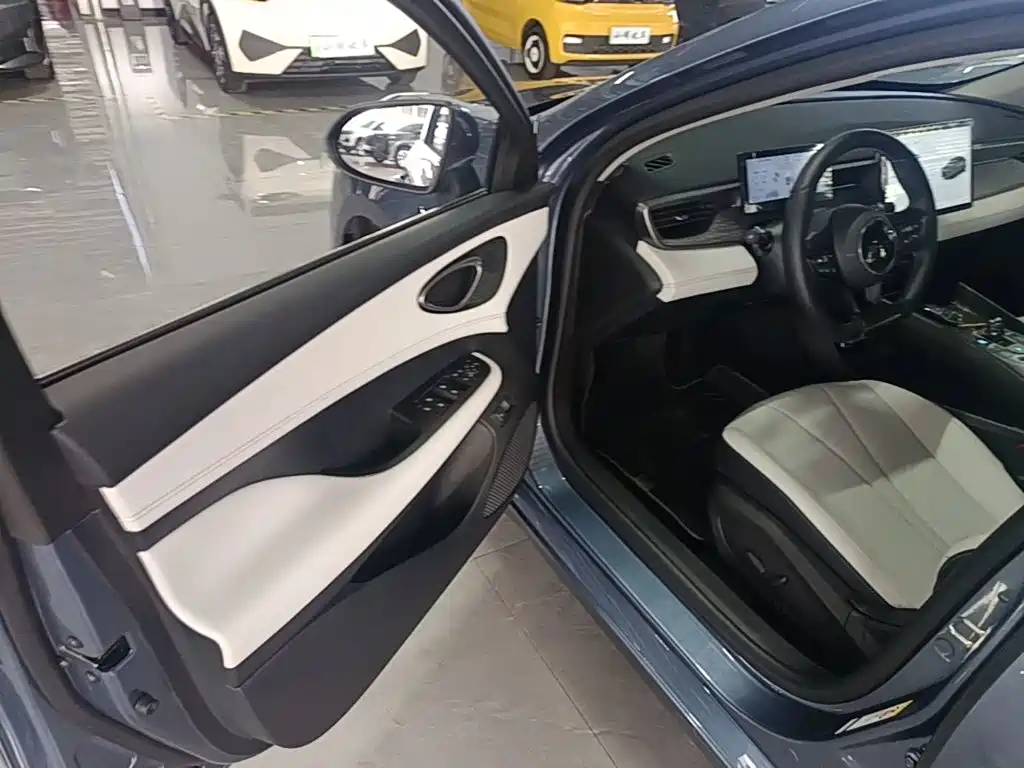 BYD Seal 05 DM-i 2025 — фото 12