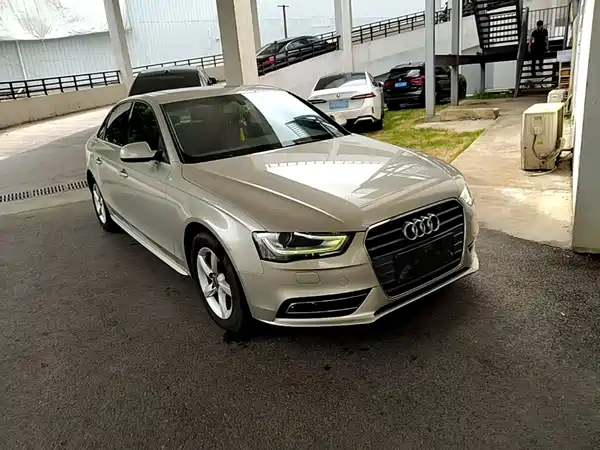 Audi A4L 2016