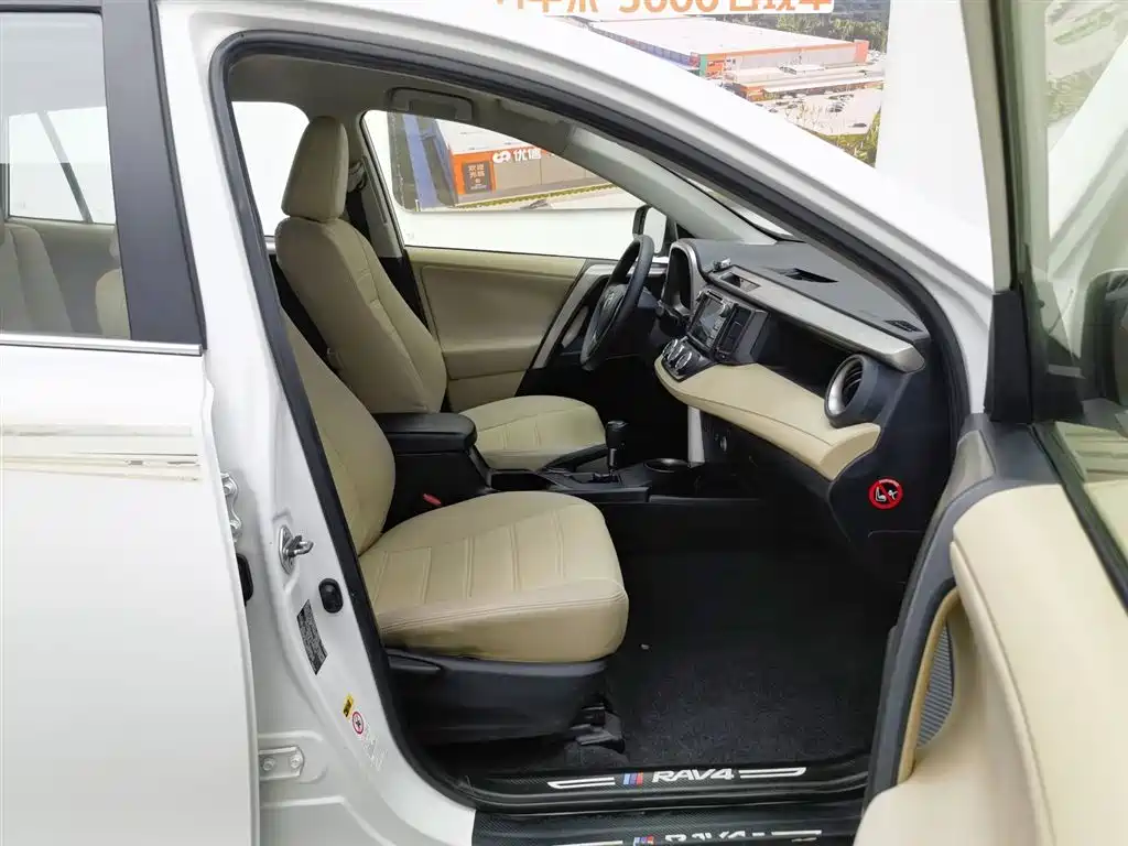 Toyota RAV4 2015 — фото 23