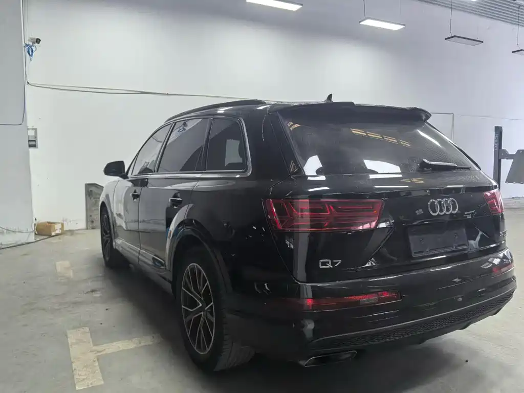 Audi Q7 2018 — фото 6