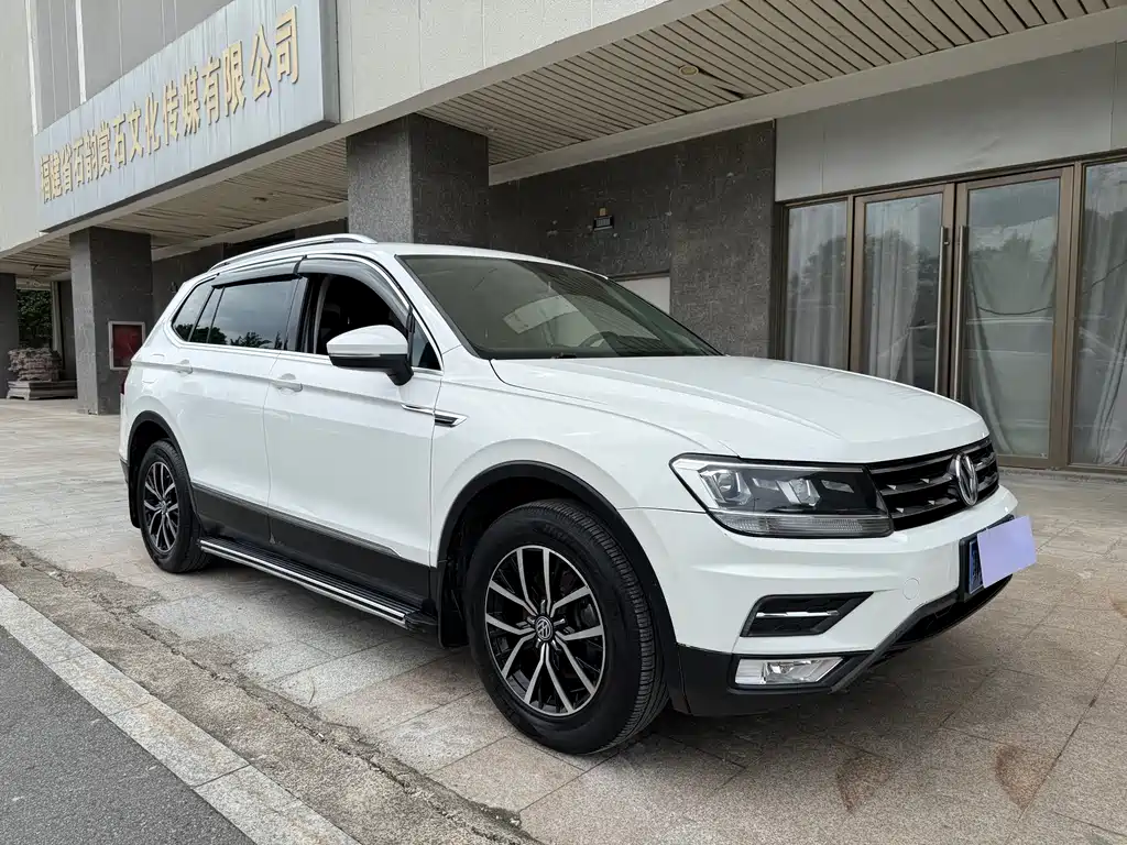 Volkswagen Tiguan L 2017 — фото 3