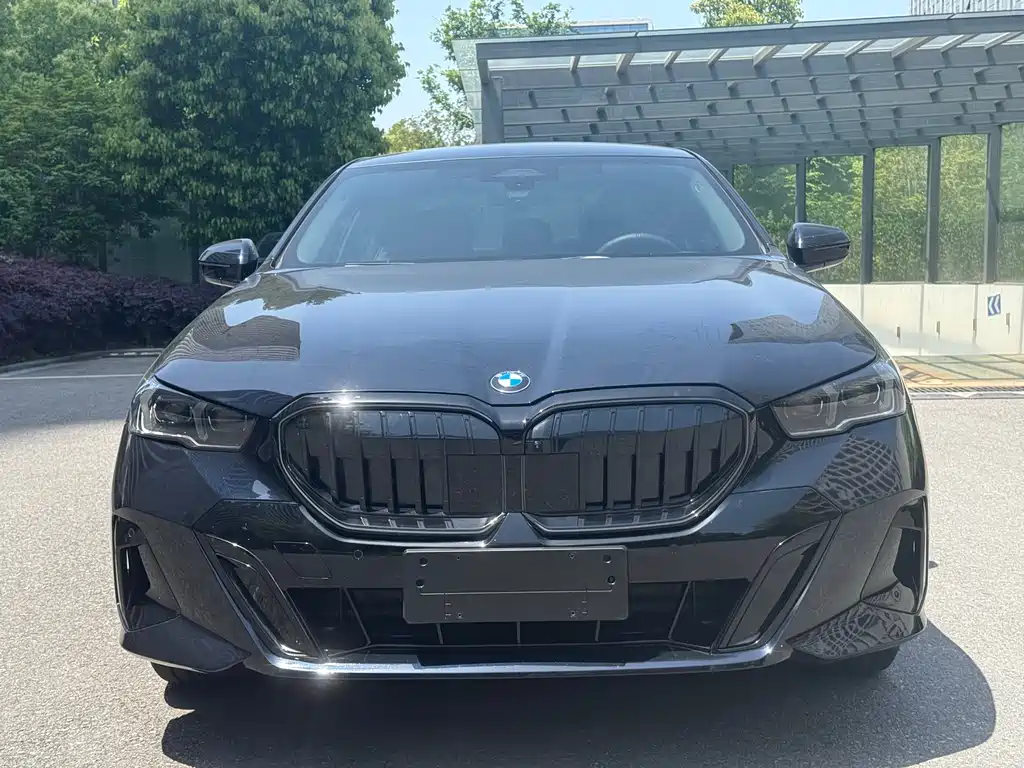 BMW 5 Series 2025