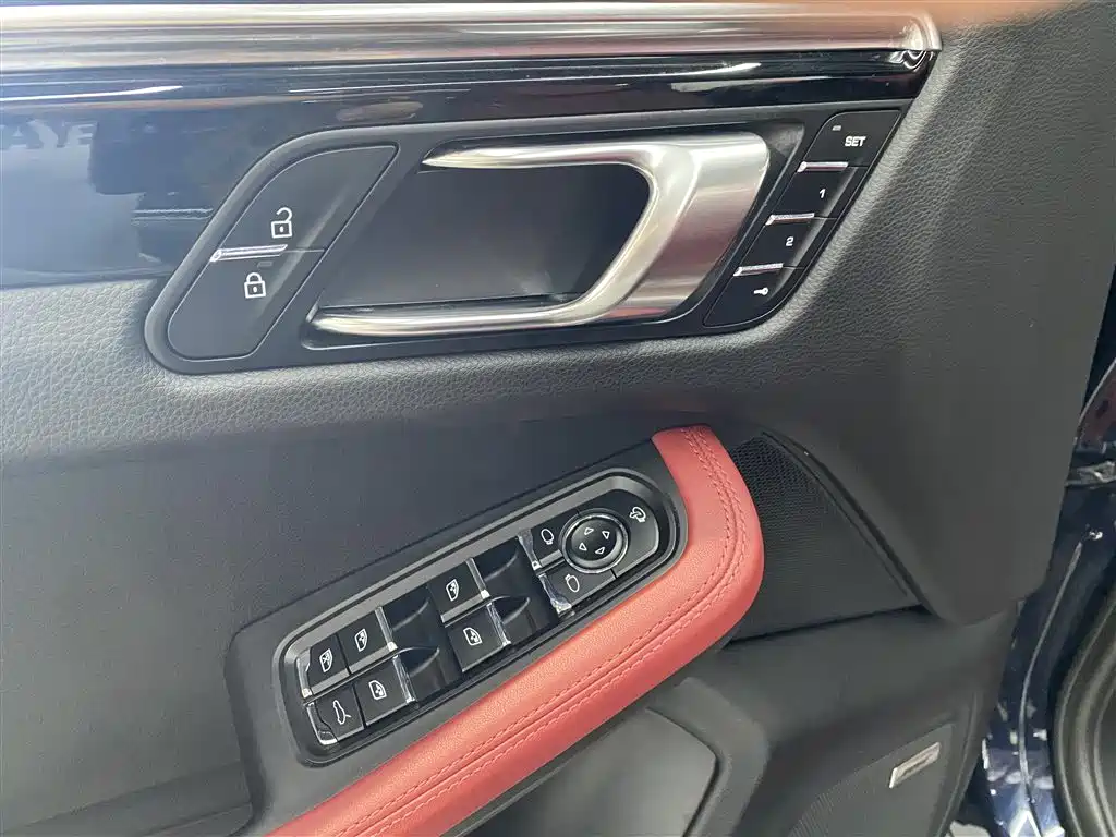Porsche Macan 2023 — фото 16