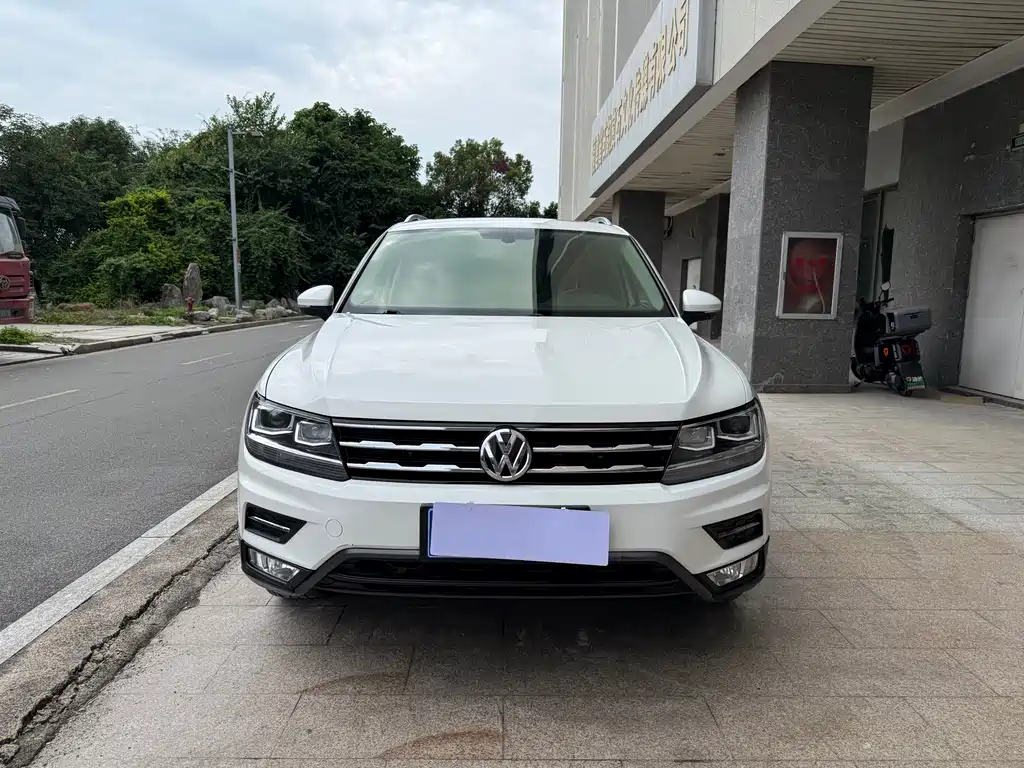 Volkswagen Tiguan L 2017 — фото 2