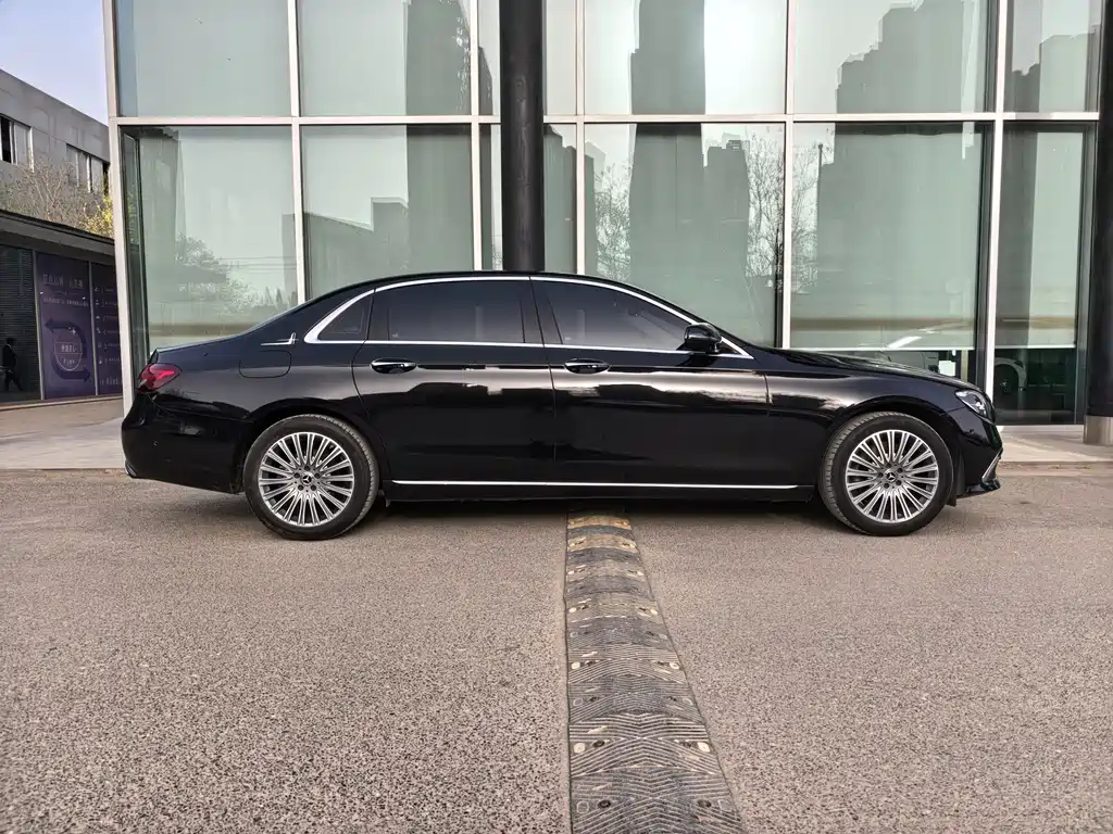 Mercedes-Benz E-Class 2023 — фото 11