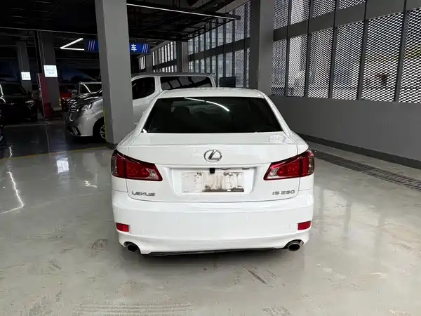 Lexus IS 2011