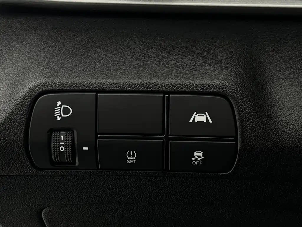 Hyundai Elantra 2023 — фото 20