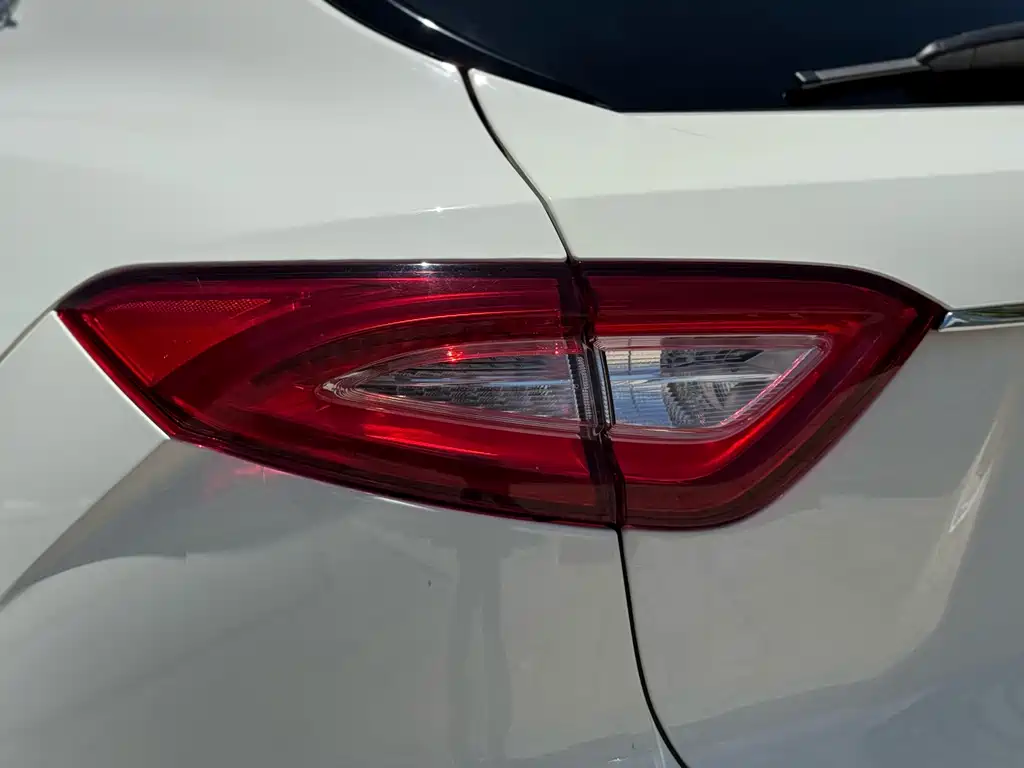 Maserati Levante 2016 — фото 16