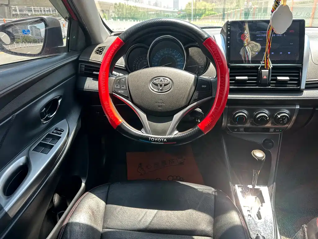 Toyota Yaris L 2015