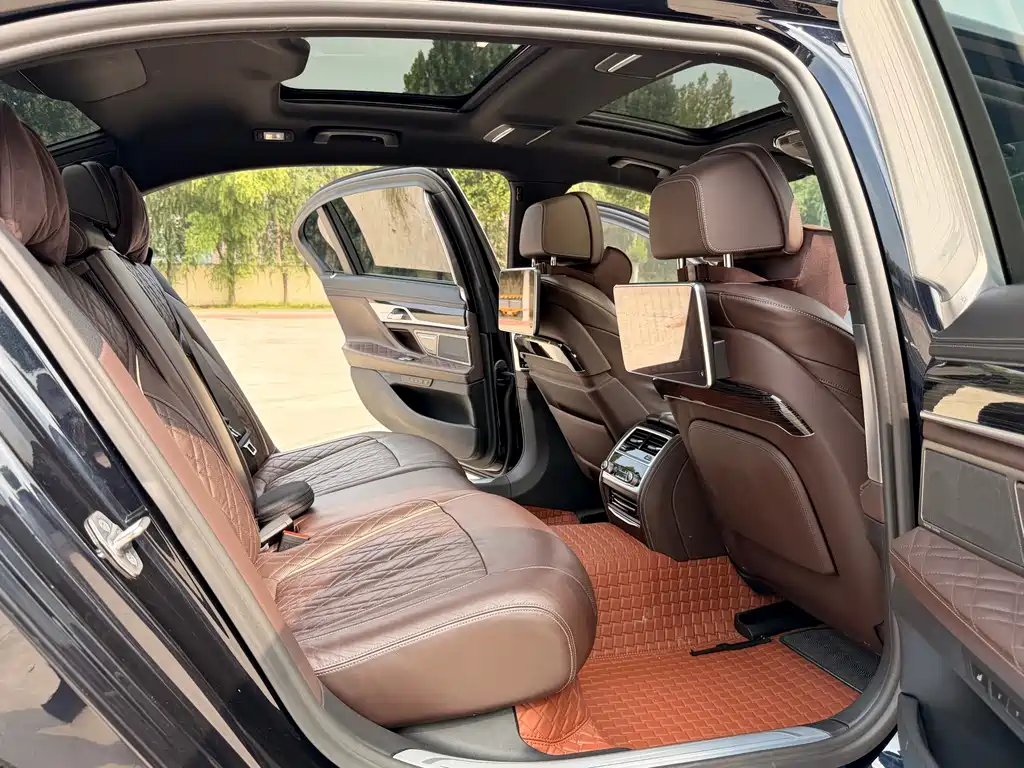 BMW 7 Series 2022 — фото 16