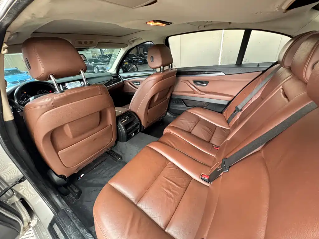 BMW 5 Series 2015 — фото 9